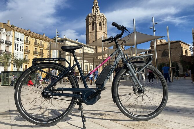 e-Bike Rental in Valencia - What Comes With the Bike: Lock, Basket, and Lights