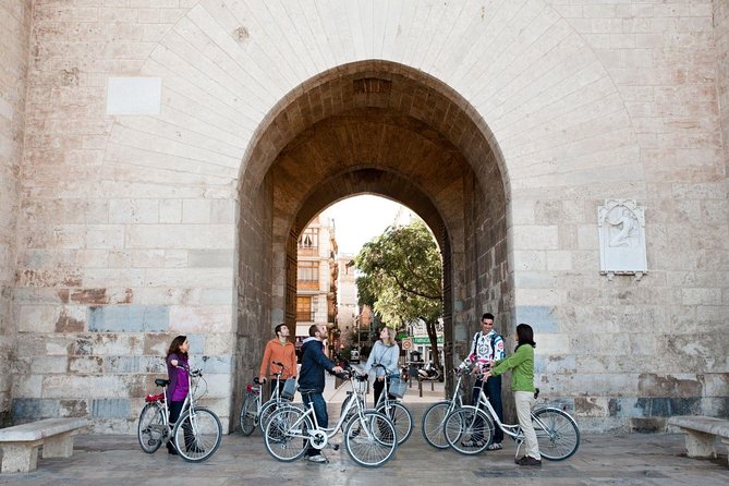 Essential Valencia by Bike | Discover the City’s Best in One Ride - Getting rolling from Pg. de la Petxina (and staying sane)