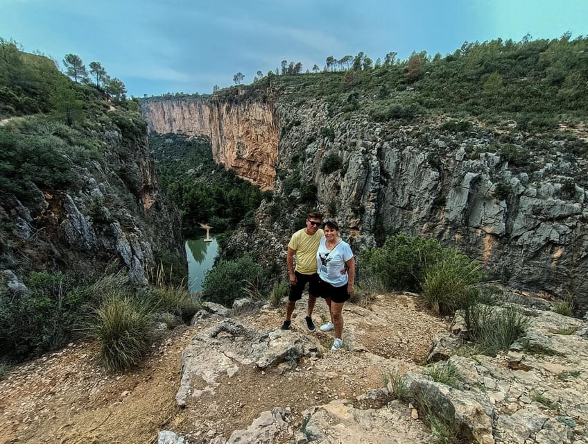 From Valencia: Chulilla, Turia Canyon, Hanging bridges... - Pau’s guiding style: pacing, facts, and photos that actually save time