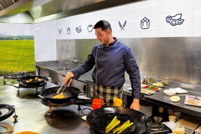 Paella Cooking Class, Wine Tasting & Central Market in Valencia - The Kitchen Lesson: How Real Valencian Paella Gets Made