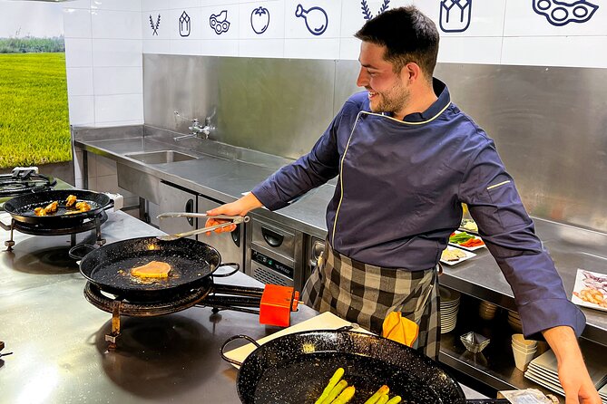 Paella Cooking Class, Wine Tasting & Central Market in Valencia - Small Group Size: Why Up to 14 People Makes This Work