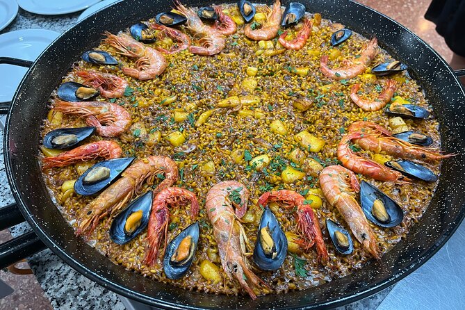 Seafood paella cooking class, tapas and visit to Ruzafa market. - Sangria workshop and tapas: the pre-paella warm-up