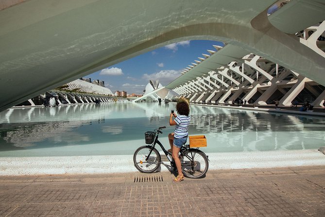 The Beauty of Valencia by Bike: Private Tour - Starting at Pl. de Manises: the easy kickoff and bike pick-up