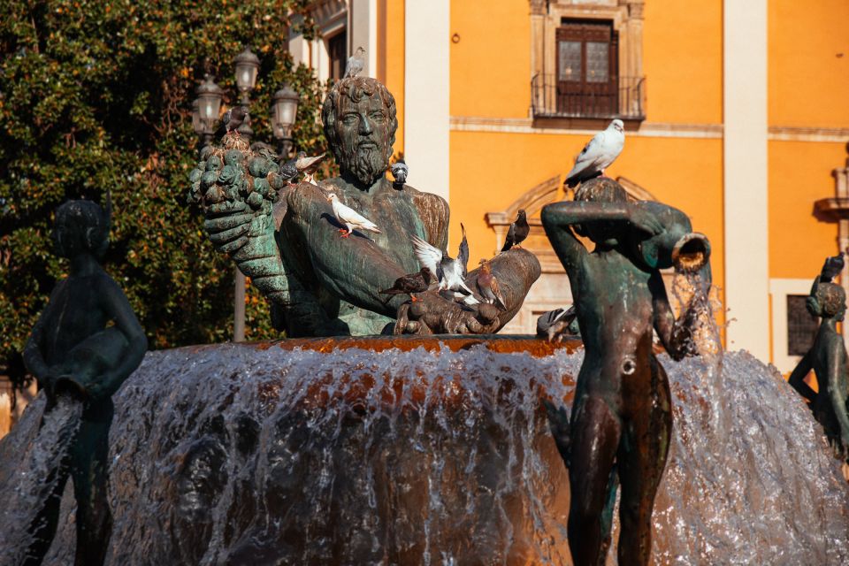 Valencia: 1.5-Hour Private Kick-Start Tour with a Local - Plaza de la Virgen: Learn the Layout Before You Chase Photos
