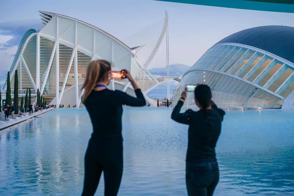 Valencia: 2-hour City Highlights Guided Tuk-Tuk Tour - Comfort, timing, and the reality of tuk-tuk travel