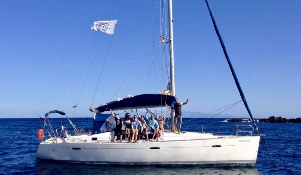 Valencia: 2-Hour Private Boat Cruise - Two Drinks Per Person: Beer, Sangria, or Soft Drinks