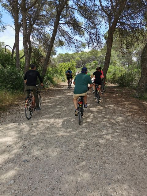Valencia: Albufera Natural Park Bike and Boat Tour - El Saler before the boat: a small town break that actually matters