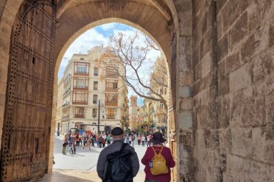 Valencia: Art & Architecture Guided Tour with Monuments Tickets - Torres dels Serranos: the medieval wall gateway opener