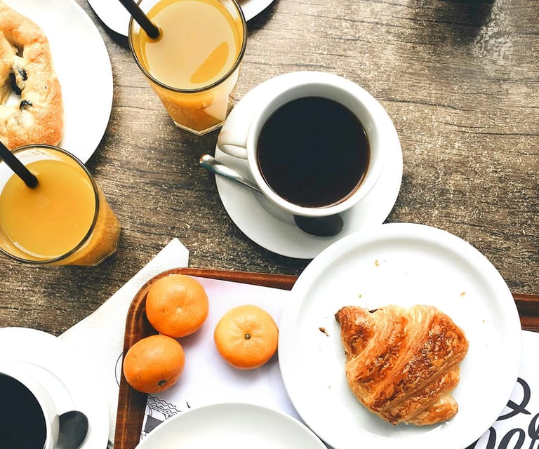 Valencia: Breakfast Brunch on a boat tour | food and drinks - What You Actually Get to Eat: Tomato Toast, Croissant, and a Real Buffet