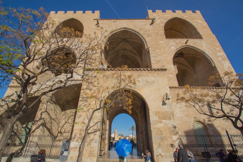 Valencia: Cathedral, St Nicholas, and Lonja de la Seda Tour - Who should book this tour