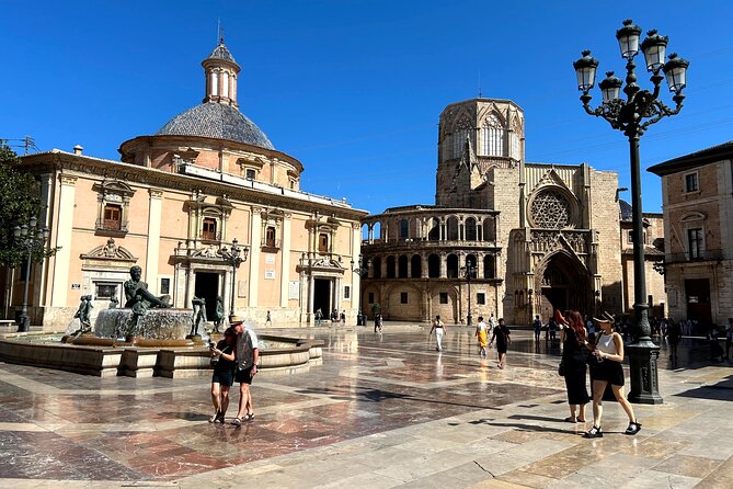 Valencia City Highlights in Guided Bike or E-Bike Tour - Stop 1 to 6: from Plaza de Toros to La Lonja de la Seda