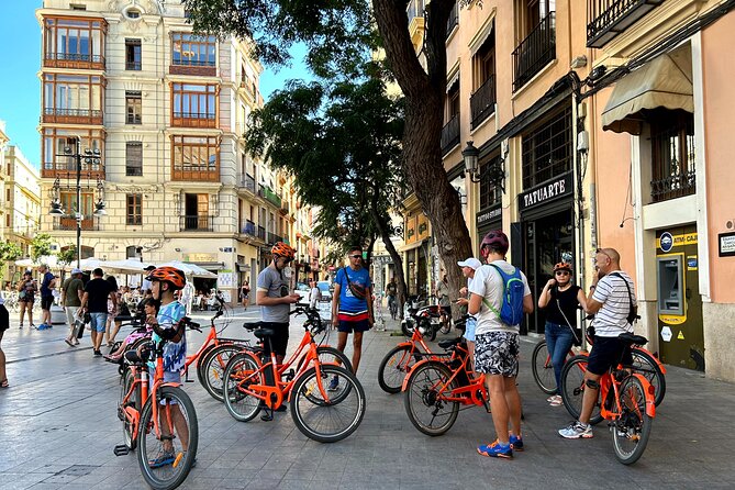 Valencia City Highlights in Guided Bike or E-Bike Tour - Stop 18 to 21: Hemisfèric, Oceanogràfic, and ending at Porta de la Mar