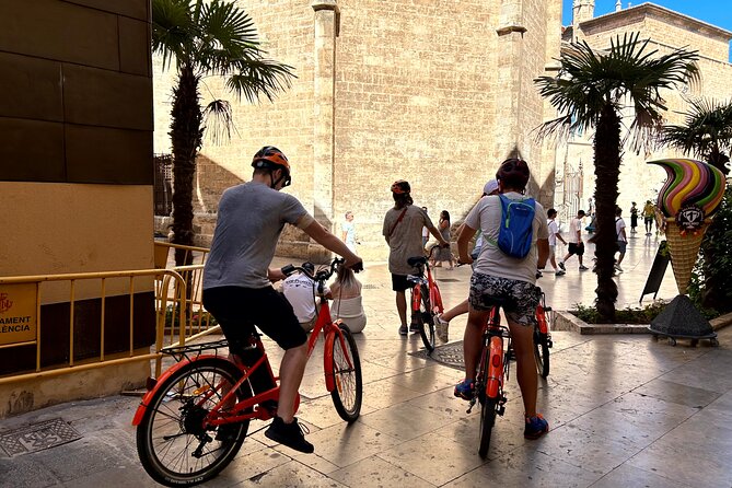 Valencia City Highlights in Guided Bike or E-Bike Tour - The ride setup: city bike vs e-bike, and why it matters