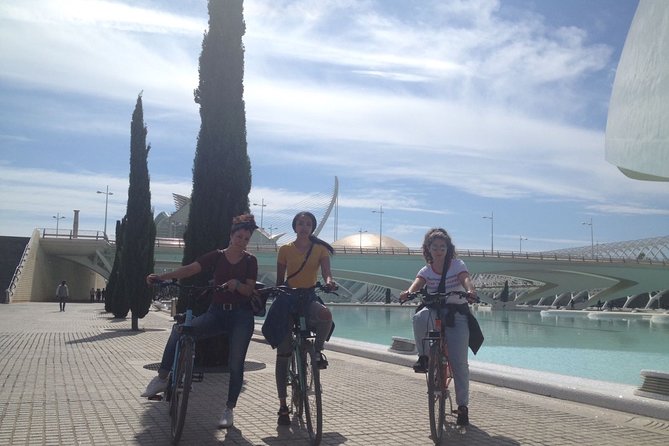 Valencia City Sights Bike Tour - Central Market and the old neighborhoods: stopping long enough to feel local