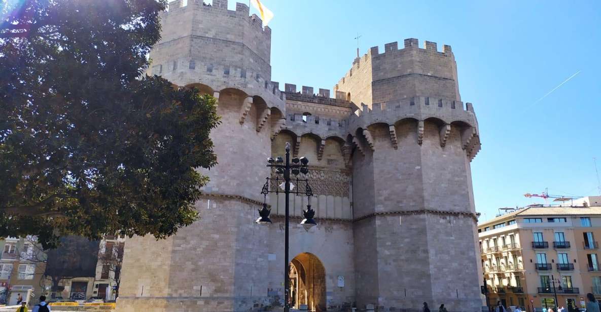 Valencia: City Walking Tour with Top Attractions - ITALIAN - Why this 2.5-hour route feels efficient