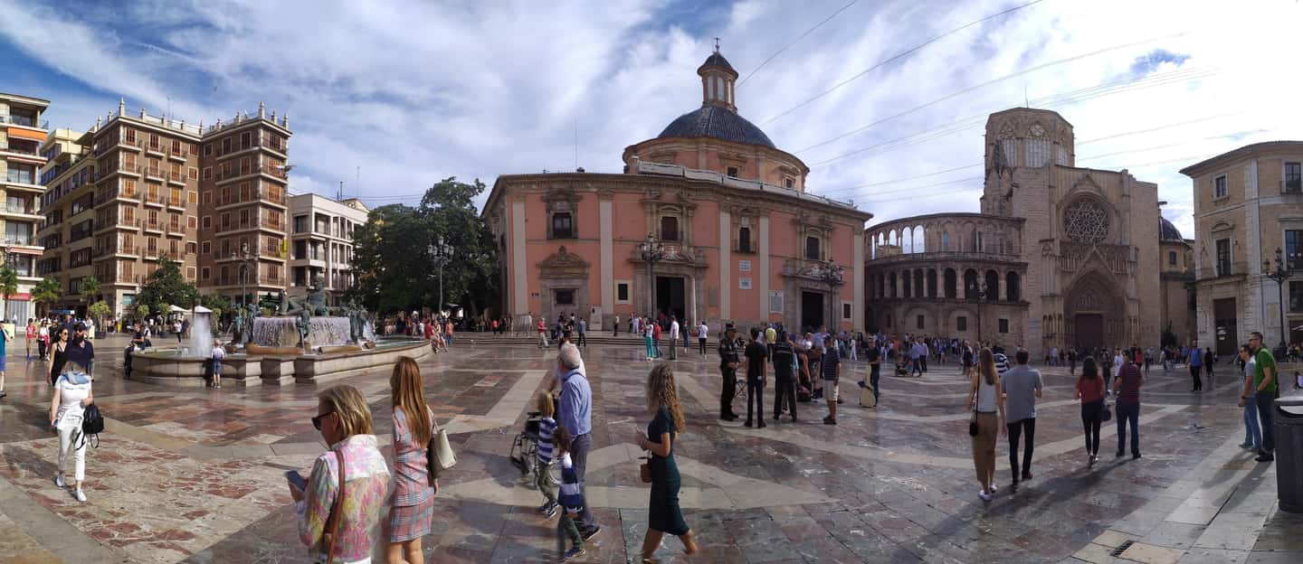 Valencia: City Walking Tour with Top Attractions - ITALIAN - Torres de Serranos: the gateway where the city’s story starts