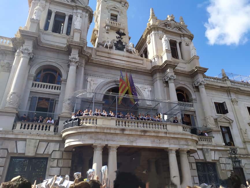 Valencia: City Walking Tour with Top Attractions - ITALIAN - Valencia Cathedral and the Miguelete Tower: what to look for outside