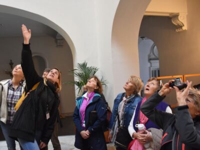 Valencia: Essentials and World Heritages Sites Walking Tour - Meeting at Estación del Norte: the easiest way to begin