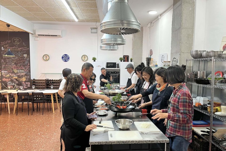 Valencia: Evening Guided Paella Workshop, Tapas, and Drinks - Tapas and Drinks Before You Cook: A Smart Way to Start
