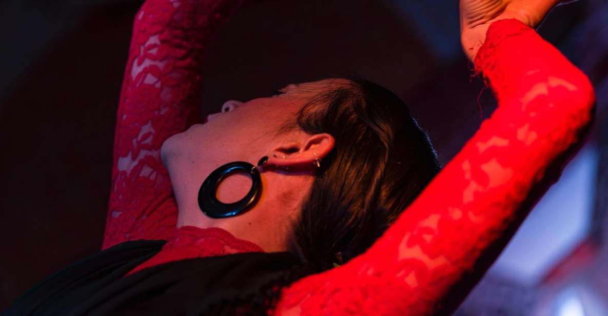 Valencia: Flamenco at Toro y La Luna with optional Dinner - The flamenco show: seven performers, strong vocals, and real stage energy