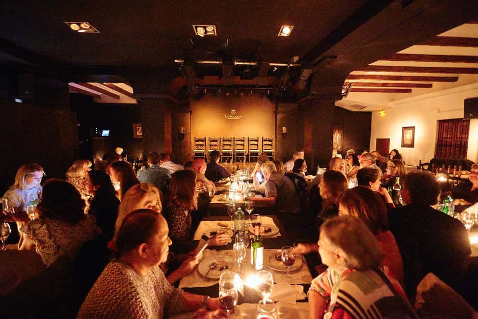 Valencia: Flamenco Show with Dinner at La Bulería - Drinks during dinner: what to expect from the open bar style