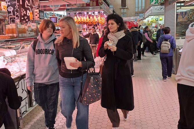 Valencia Food Tour: Tapas, Drinks and Delights with a Local - Finishing at Plaça de la Reina: horchata, fartons, and possibly Agua de Valencia