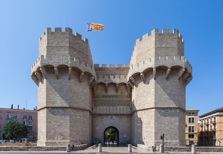 Valencia: Guided City Walking Tour with Tapas Tastings - Key things to know before you go