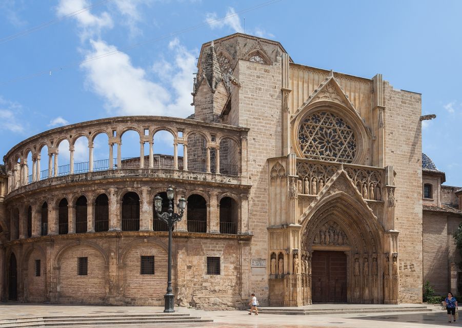 Valencia: Guided City Walking Tour with Tapas Tastings - Starting at Plaça de la Verge: the meeting point that keeps you on track