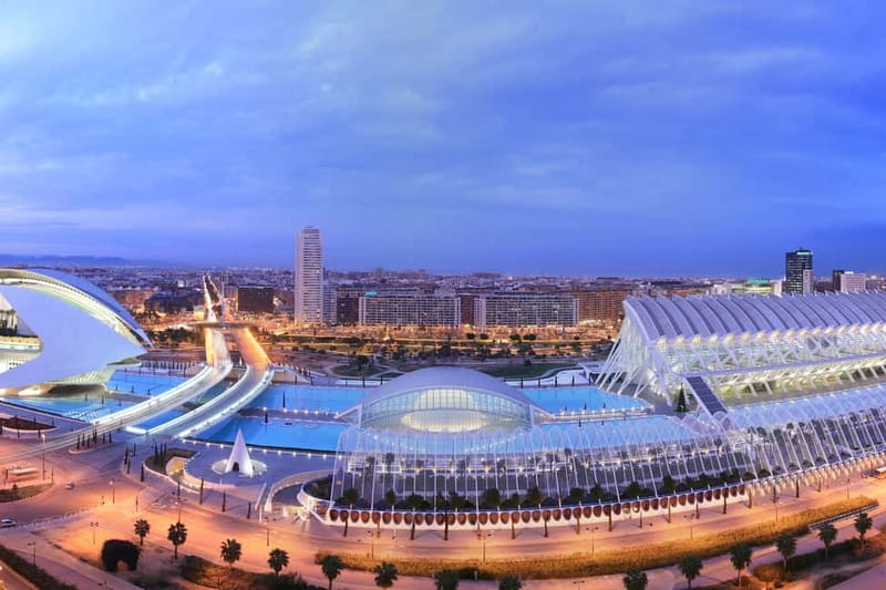 Valencia: Oceanogràfic, Hemisfèric & Science Museum Combo - Oceanogràfic and the water-lily aquarium experience
