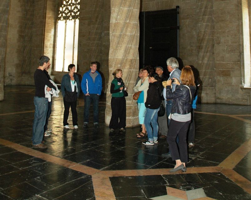 Valencia: Private 4-Hour Walking Tour of the Old Town - How the guide customizes your 4-hour route in El Carmen