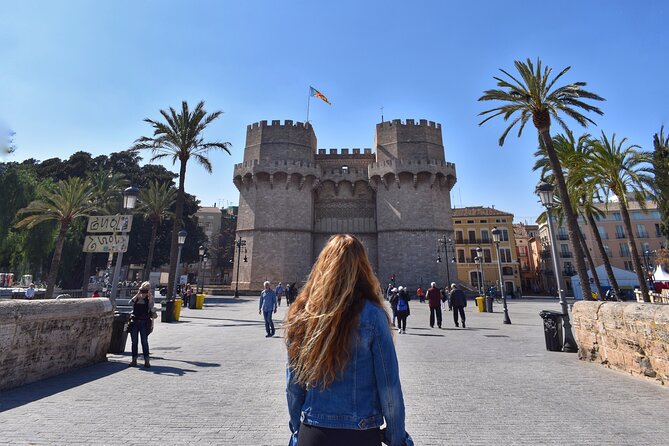Valencia Private Walking Tour with Official Valencian Guide - How official art historian guides change the whole experience