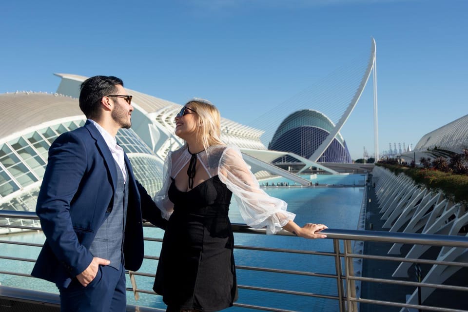 Valencia: Professional photoshoot at City of Arts & Sciences - Price and value: $58 per group up to 8