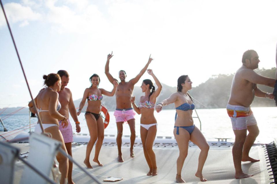 Valencia: Sailing Catamaran Cruise with Valencian Lunch - Drinks and the onboard bar: one included, more by purchase