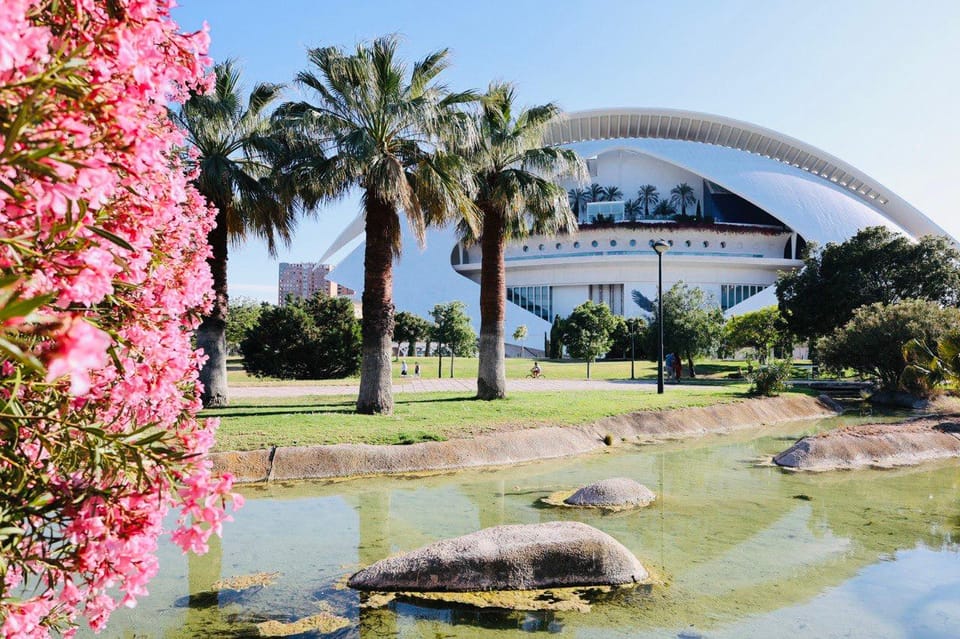 Valencia: Top 25 Highlights Guided Bike Tour - Serranos Towers and the Turia Gardens reset