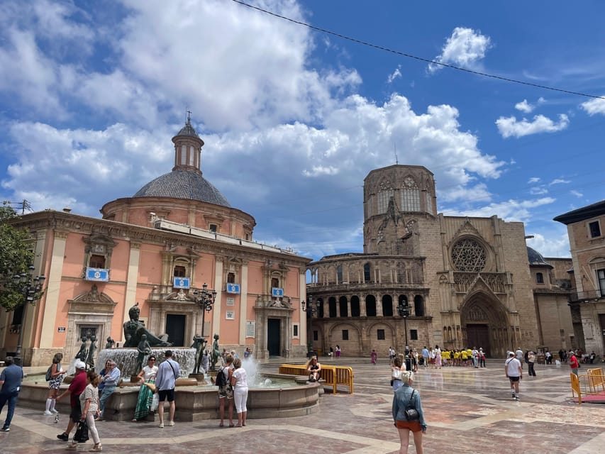 Valencia: Top 25 Highlights Guided Bike Tour - Russafa to the UNESCO Old Town: street art, cobblestones, and real daily vibe