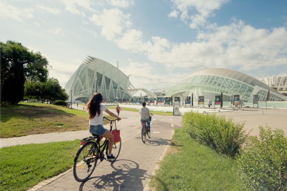 Valencia Tourist City Card - 7 Days - Bike rental and getting around: make walking work for you