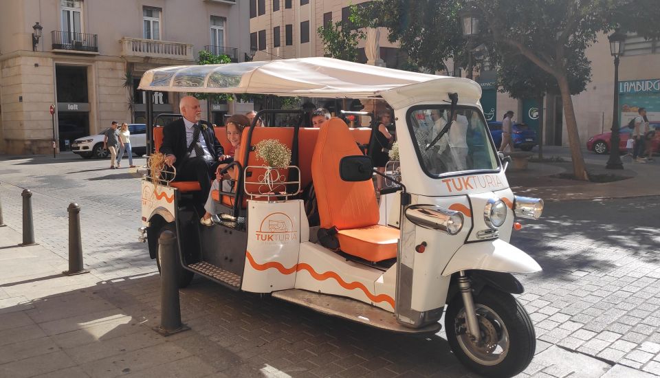 Valencia: Tuk Tuk City Tour - The guide makes the tour: Lucas and the local-touch advantage