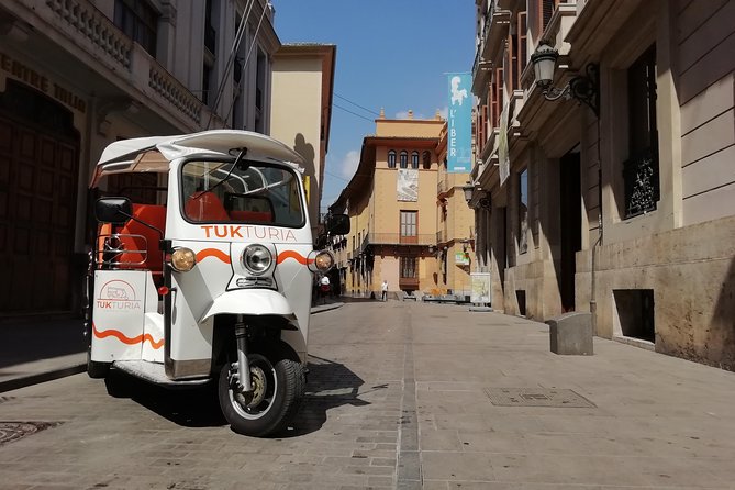 Valencia: Tuk Tuk Full City Tour - City of Arts and Sciences: The Modern Stop People Hope For